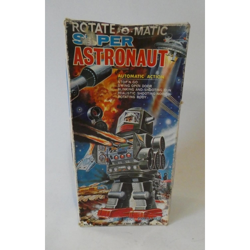 386 - Horikawa Rotomatic Super Astronaut of tinplate and plastic construction, no response when battery is... 