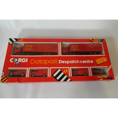 416 - Late issue diecast vehicles by Corgi, Matchbox and others including State Landau, Rolls Royce and Po... 