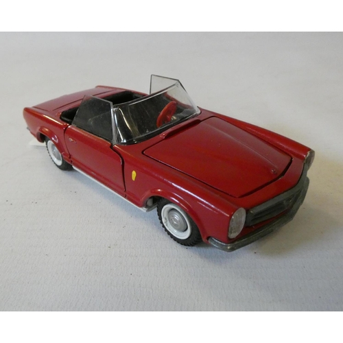 450 - Unboxed Solido Mercedes convertible 220 SL, good (Est. plus 24% premium inc. VAT)