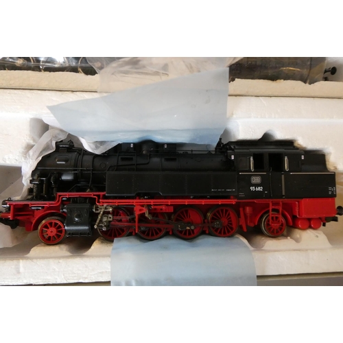 556 - Roco 43320 DB Class 93 tank locomotive and Roco 04111A Swiss railways 2-10-0 steam locomotive, both ... 