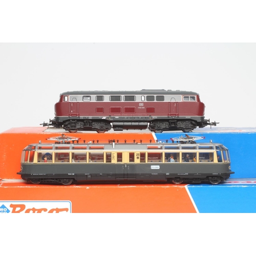 564 - Roco electric Panoramic Railcar finished in grey and cream with passengers, boxed, excellent, and Ro... 