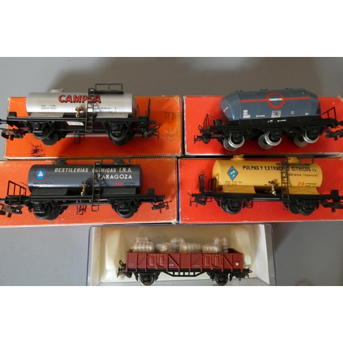 565 - Five vintage Electrotren H0 Goods wagons comprising four tank wagons and open wagon with load, boxed... 