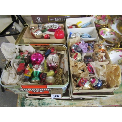 125 - QUANTITY OF VINTAGE CHRISTMAS DECORATIONS