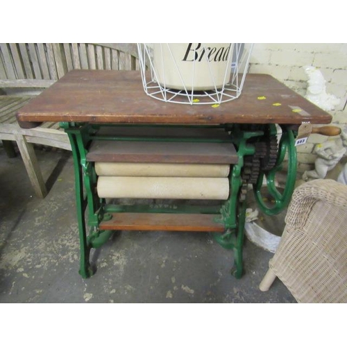 883 - VINTAGE GREEN MANGLE