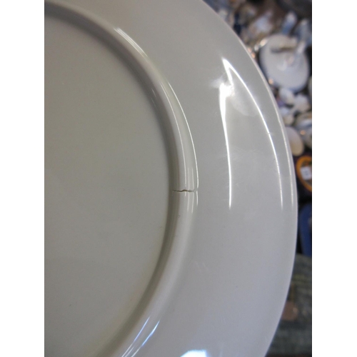 395 - QUANTITY OF VILLEROY AND BOCH ACAPULCO PATTERN TABLEWARE