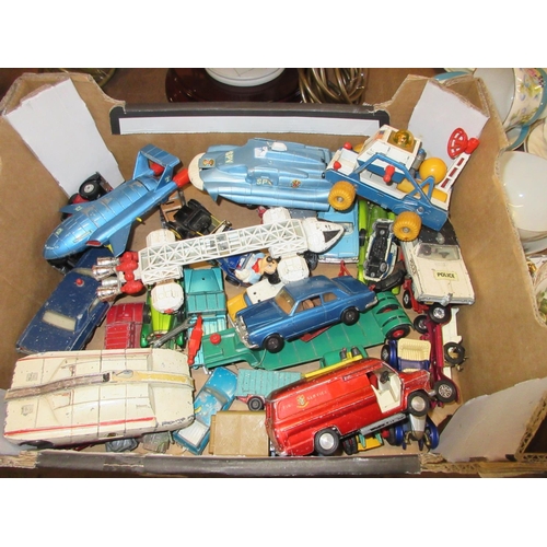 338 - BOX OF DIECAST TOYS INCLUDING CAPTAIN SCARLETT AND THUNDERBIRD MODELS