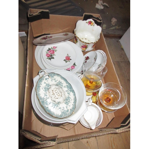 340 - BOX OF CERAMICS AND GLASS INCLUDING THREE 1950S PYREX CASSEROLE DISHES