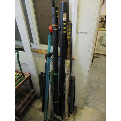 454 - QUANTITY OF FISHING RODS