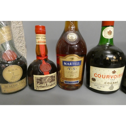 12 - Twelve bottles of mixed alcohol and cognac, comprising a 680ml Courvoisier Luxe cognac, a 70cl Rayna... 