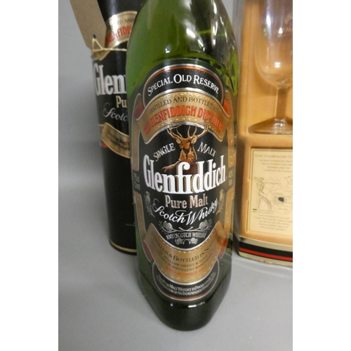 22 - One bottle Glenfiddich pure malt scotch whisky, in tube, together with a boxed Remy Martin VSOP fine... 