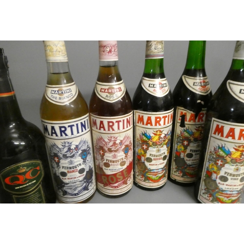 30 - Twenty seven bottles of mixed alcohol, including five Martini vermouth, one Martini vermouth rose, a... 