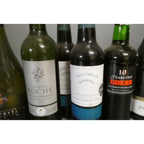 9 - Sixteen bottles of mixed wine and fortified wine, including three bottles El Bombero 2011 carinena, ... 