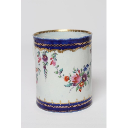 30 - A WORCESTER PORCELAIN SMALL MUG, c.1770, of plain cylindrical form painted in polychrome enamels wit... 