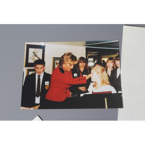 424 - A SIGNED LETTER FROM PRINCESS DIANA on Kensington Palace paper, dated October 1993, with accompanyin... 