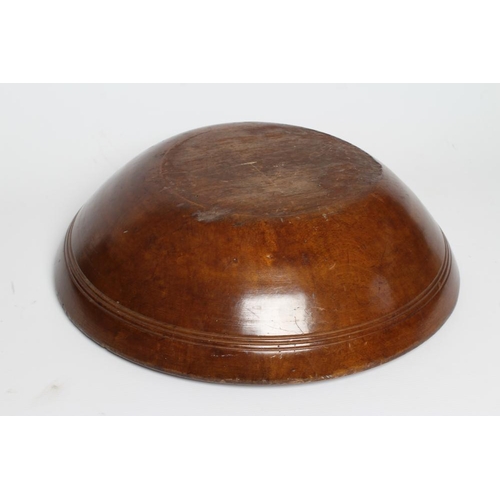 437 - A TREEN DAIRY BOWL, late 19th century, with incised banding to the exterior below the rim, 5