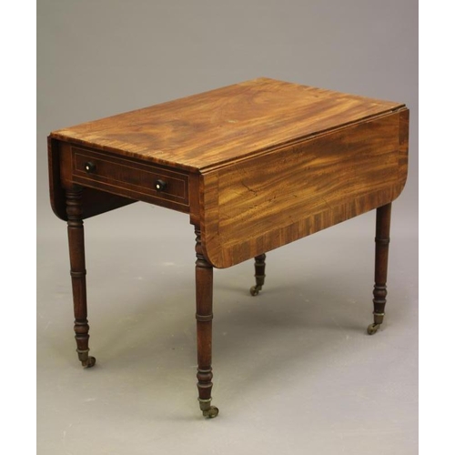 676 - A REGENCY MAHOGANY PEMBROKE TABLE, early 19th century, the banded rounded oblong top with stringing,... 