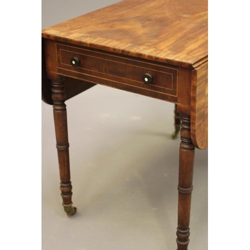 676 - A REGENCY MAHOGANY PEMBROKE TABLE, early 19th century, the banded rounded oblong top with stringing,... 