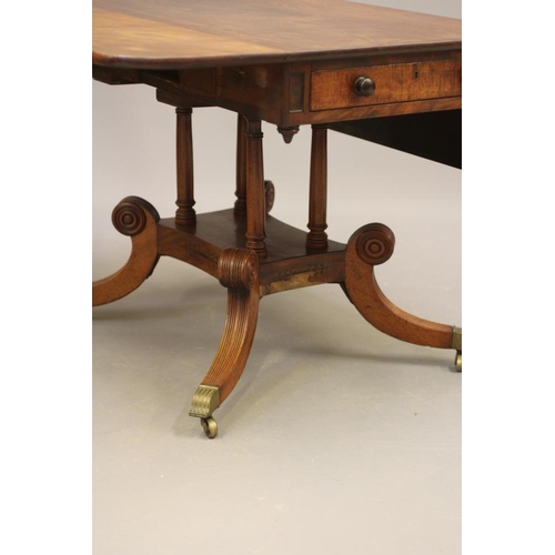 722 - A REGENCY MAHOGANY PEMBROKE TABLE, early 19th century, the rounded oblong top over frieze with drawe... 