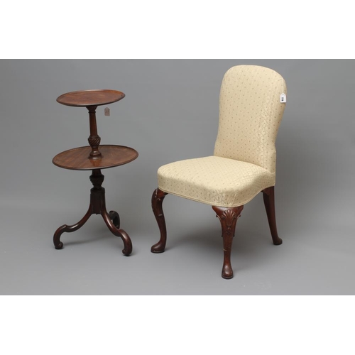 726 - AN EARLY GEORGIAN DESIGN MAHOGANY SIDE CHAIR, 20th century, upholstered in a cream trellis patterned... 