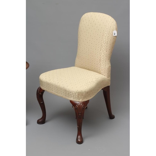 726 - AN EARLY GEORGIAN DESIGN MAHOGANY SIDE CHAIR, 20th century, upholstered in a cream trellis patterned... 