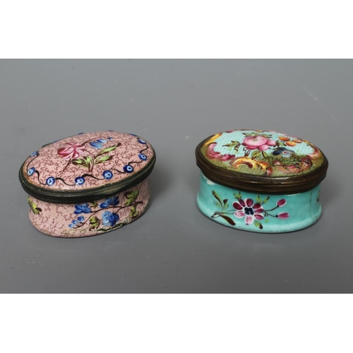 104 - TWO SOUTH STAFFORDSHIRE ENAMEL PATCH BOXES, late 18th century, both oval with mirrored interiors, on... 