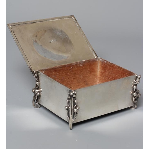 152 - AN EDWARDIAN ARTS AND CRAFTS SILVER CIGARETTE CASKET by William Hutton, London 1904, possibly design... 