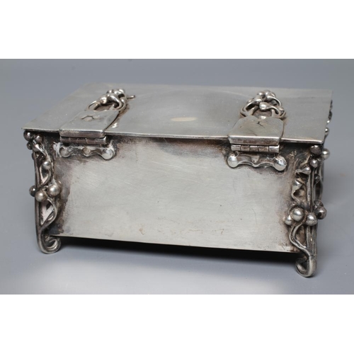 152 - AN EDWARDIAN ARTS AND CRAFTS SILVER CIGARETTE CASKET by William Hutton, London 1904, possibly design... 