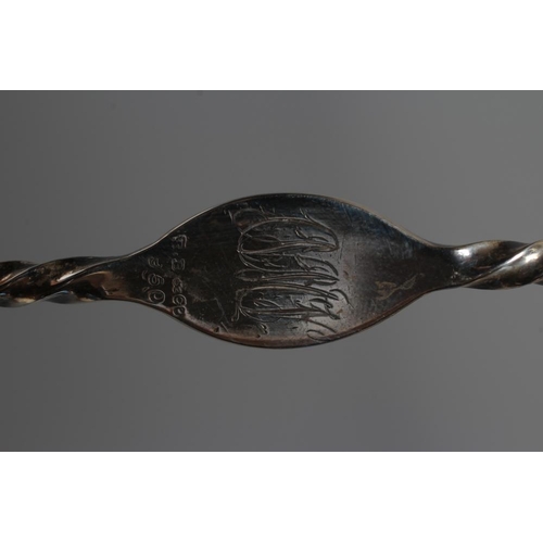 162 - A NORTH AMERICAN SILVER MARROW SCOOP by Ball, Black & Co., 950 standard, double ended with twisted s... 