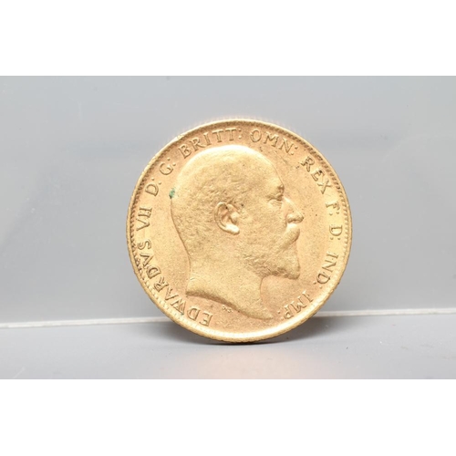 240 - AN EDWARD VII SOVEREIGN, 1904, 8g (Est. plus 20% premium)