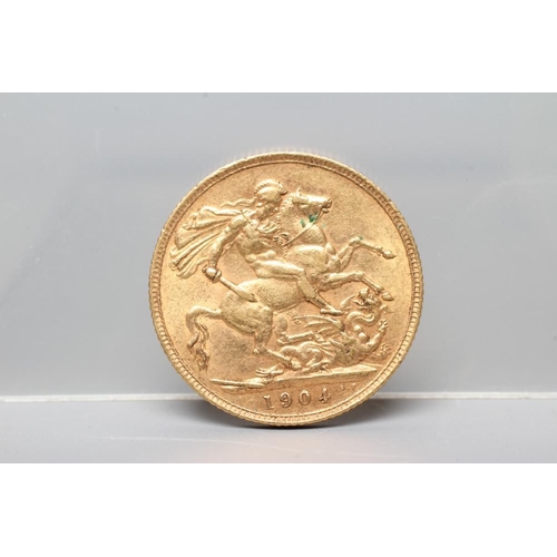 241 - AN EDWARD VII SOVEREIGN, 1904, 8g (Est. plus 20% premium)