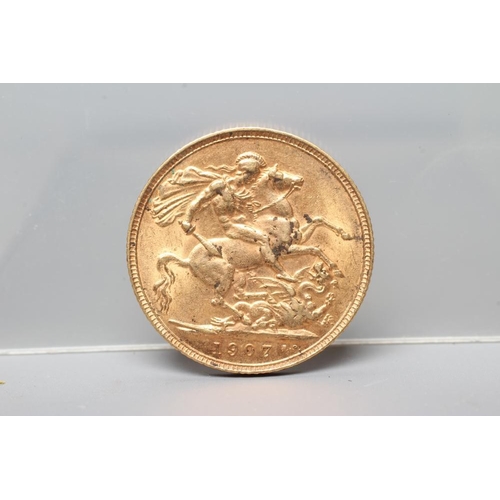 243 - AN EDWARD VII SOVEREIGN, 1907, 8g (Est. plus 20% premium)