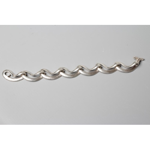 291 - A GEORG JENSEN SILVER INFINITY BRACELET designed by Regitze Overgaard, No. 452, London 2011, 74.8g (... 