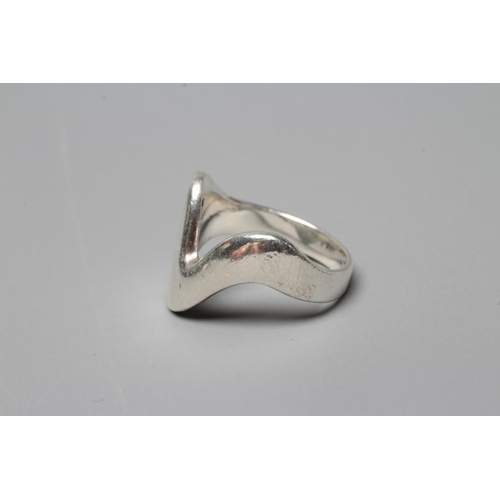 293 - A GEORG JENSEN SILVER MODERNIST RING designed by Ole Ishøj, no.A77B, size O 1/2 (Est. plus 24% premi... 