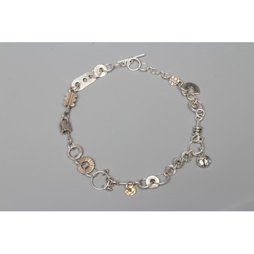 299 - A SILVER NECKLACE BY ADELE TAYLOR, the plain circular links hung with cast 'found' objects, Sheffiel... 