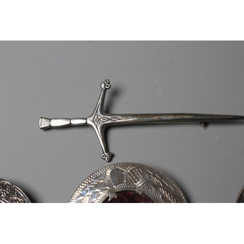 306 - A COLLECTION OF SCOTTISH SILVER JEWELLERY comprising a John Hart Iona Graham clan badge, a Claymore ... 