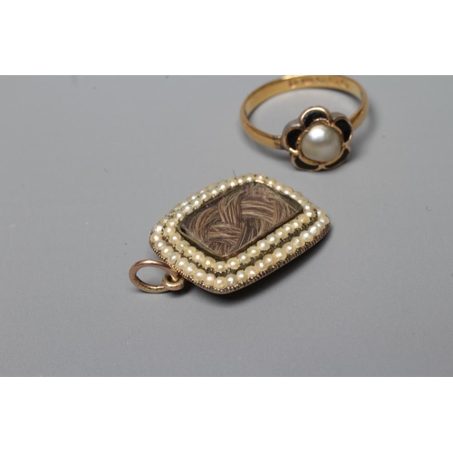 315 - AN EARLY VICTORIAN MOURNING PENDANT of rounded oblong form with double seed pearl border enclosing a... 