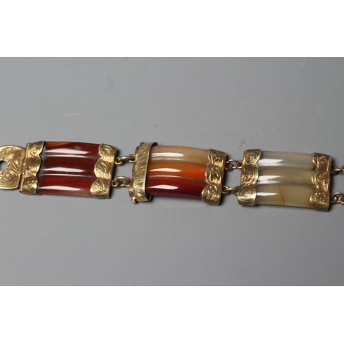 317 - A VICTORIAN SCOTTISH POLISHED AGATE BRACELET, the five ribbed panels with engraved gilt metal mounts... 