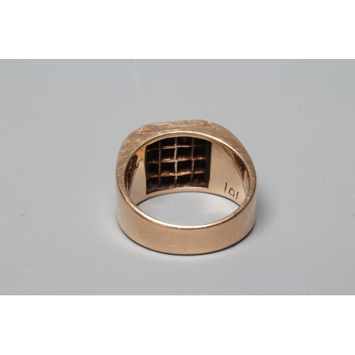 376 - A GENTLEMAN'S DIAMOND SIGNET RING, the sixteen brilliant cut stones grain set to a square plaque wit... 