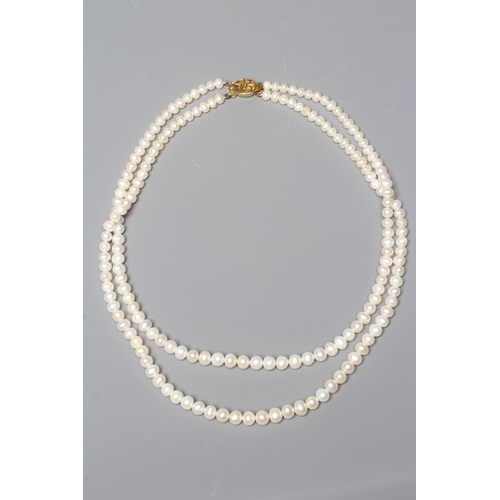 378 - A DOUBLE STRAND FRESHWATER PEARL NECKLACE with gilt metal clasp (Est. plus 24% premium inc. VAT)