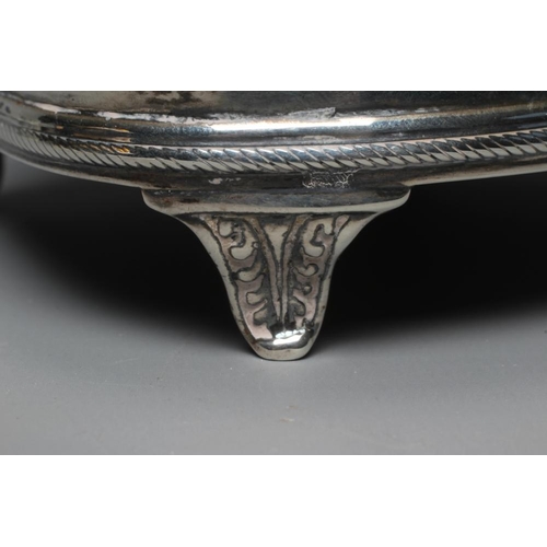 138 - AN EDWARDIAN SILVER DRESSING TABLE BOX by Deakin & Francis Ltd., Birmingham 1905, of shaped oval for... 