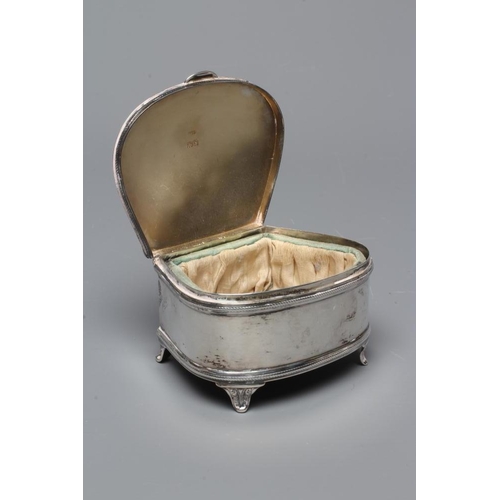 138 - AN EDWARDIAN SILVER DRESSING TABLE BOX by Deakin & Francis Ltd., Birmingham 1905, of shaped oval for... 