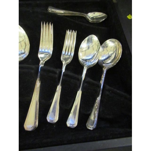 15 - BUTLER CAVENDISH CANTEEN OF CUTLERY