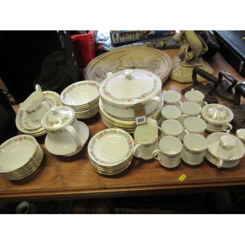 451 - QUANTITY OF ROYAL ALBERT BELINDA PATTERN DINNER SERVICE