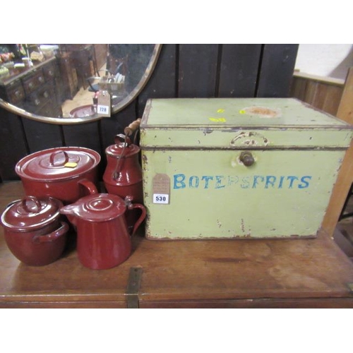 530 - GREEN PAINTED METAL BOX AND VINTAGE ENAMEL KITCHENWARE