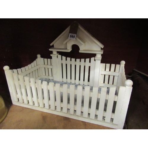 564 - GARDEN FENCE PLANTER