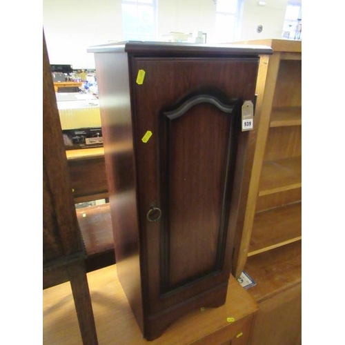 939 - SMALL MODERN SIDE CUPBOARD