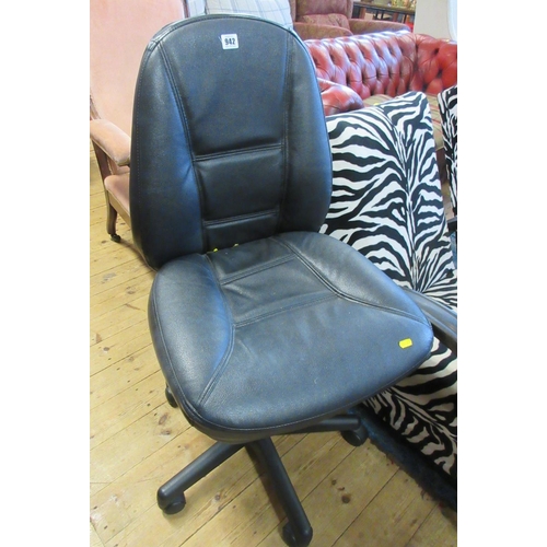 942 - BLACK OFFICE CHAIR