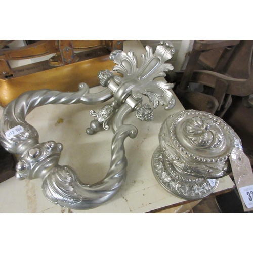 32 - LARGE DOOR KNOB AND MATCHING KNOCKER