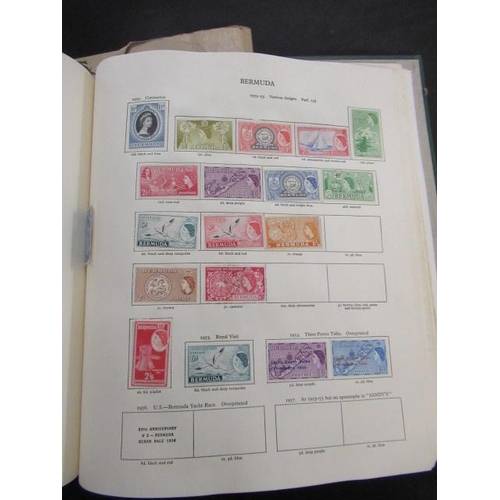 575 - GREEN AND RED ALBUMS OF BRITISH STAMPS AND A FOLDER OF STAMPS