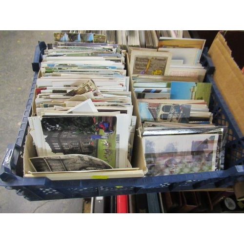 724 - CRATE OF VINTAGE POSTCARDS